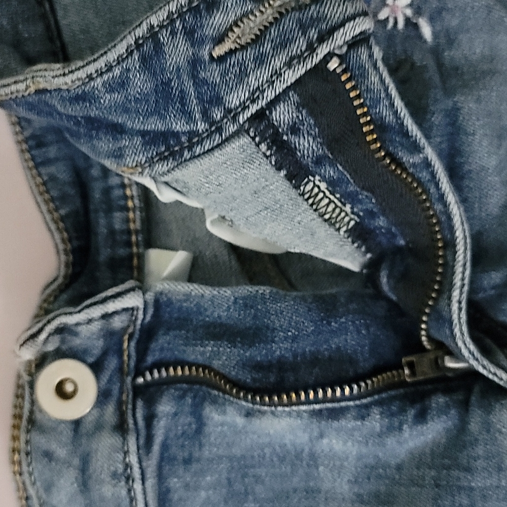 Shorts - Picture 4 of 9